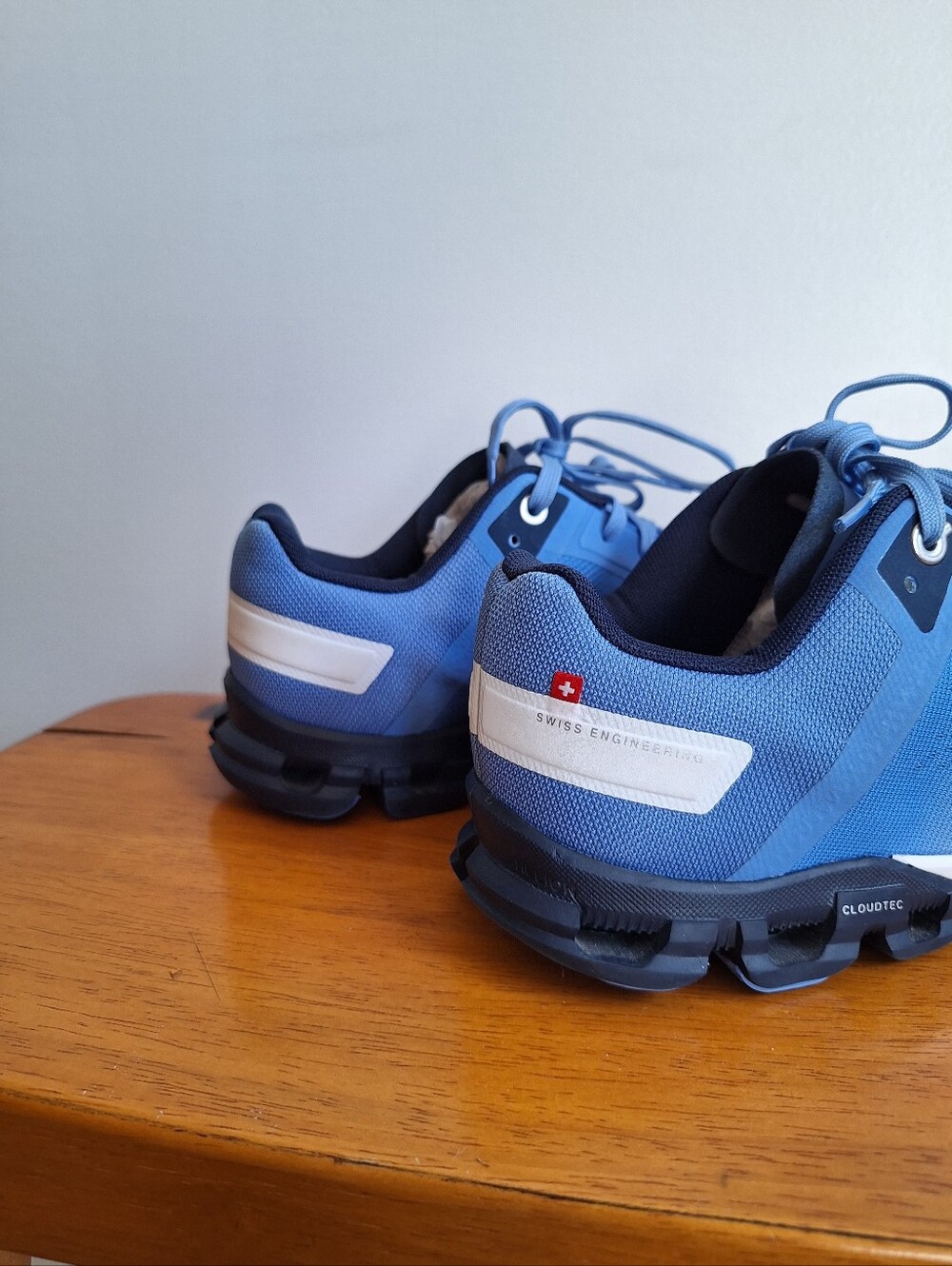 On Cloudflow 3.0 Women's Marina/White Size 8 - Picture 8 of 12
